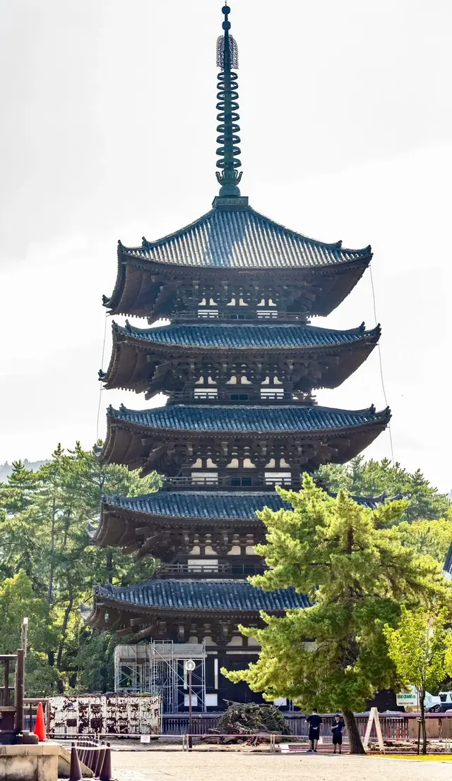 兴福寺五重塔全貌（塔基已开始搭脚手架）
