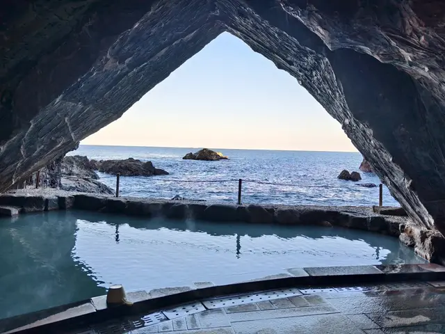 忘归洞洞窟温泉对着太平洋